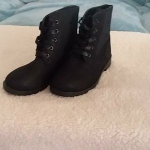 Girls Black ankle boots never worn